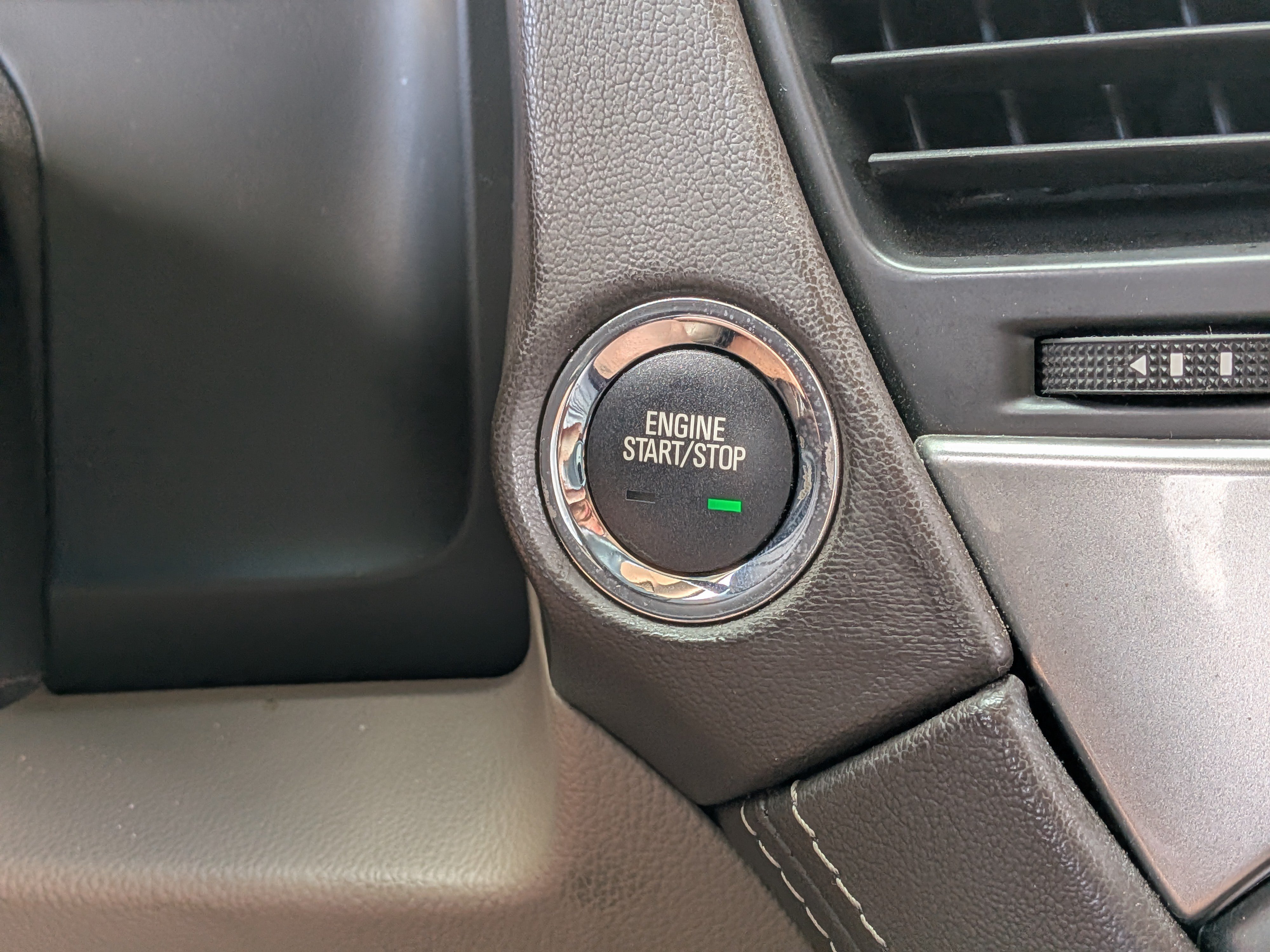 Used 2019 Chevrolet Suburban Premier AWD/4WD image 30