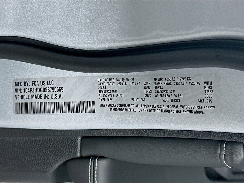 New 2025 Jeep Grand Cherokee Overland w/ Luxury Tech Group IV image 19