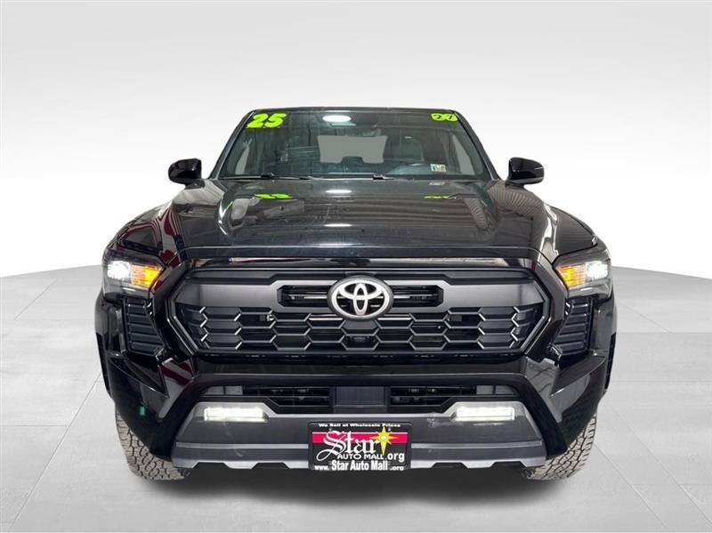 Used 2025 Toyota Tacoma TRD Off-Road AWD/4WD image 2