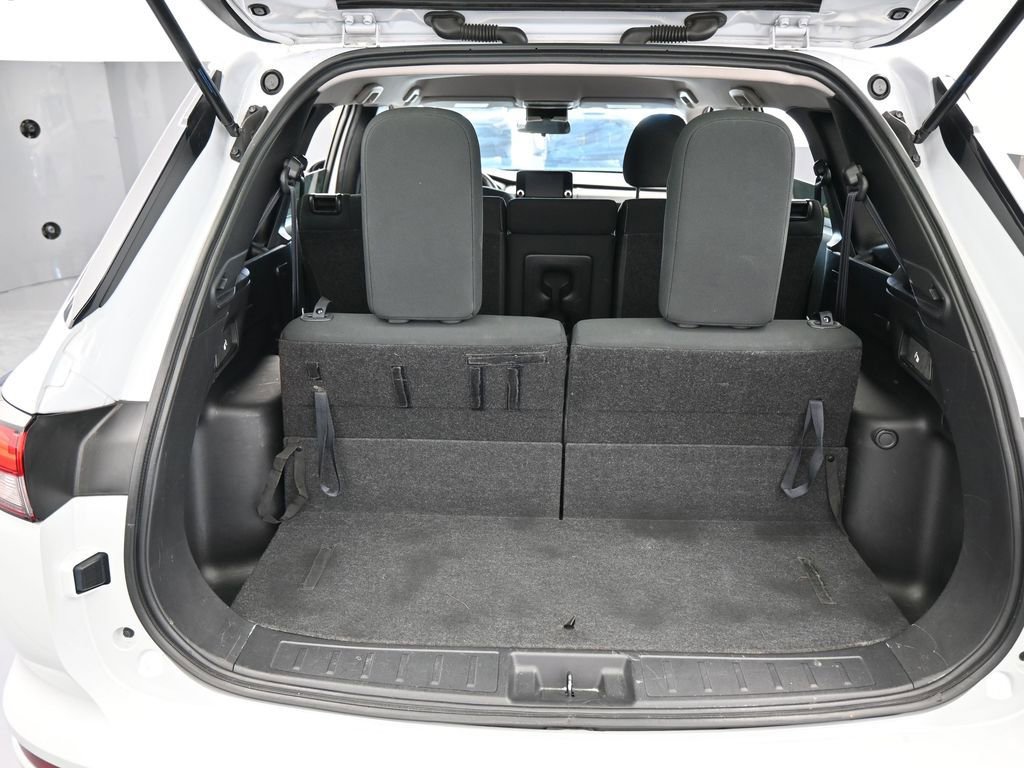 Used 2022 Mitsubishi Outlander ES image 40