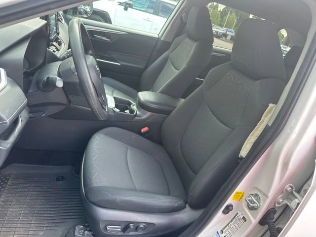 Used 2021 Toyota RAV4 XLE AWD/4WD image 4