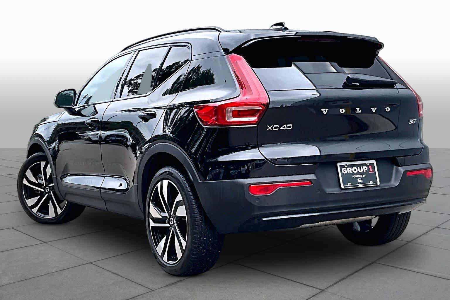 Used 2024 Volvo XC40 B5 Plus w/ Protection Package Premier AWD/4WD image 12