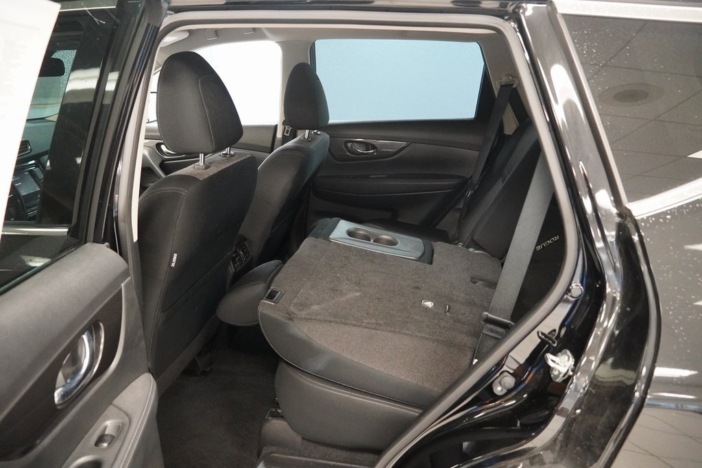 Used 2020 Nissan Rogue SV image 21