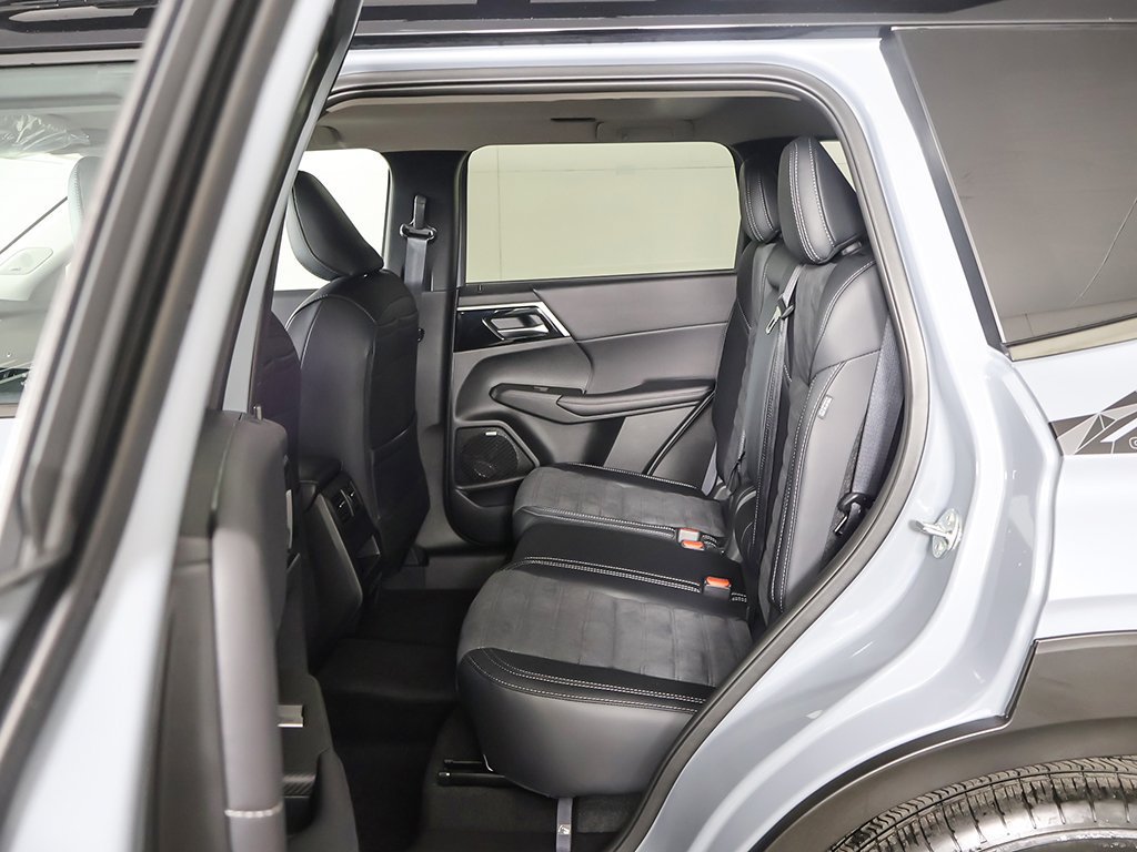 New 2026 Mitsubishi Outlander AWD image 33