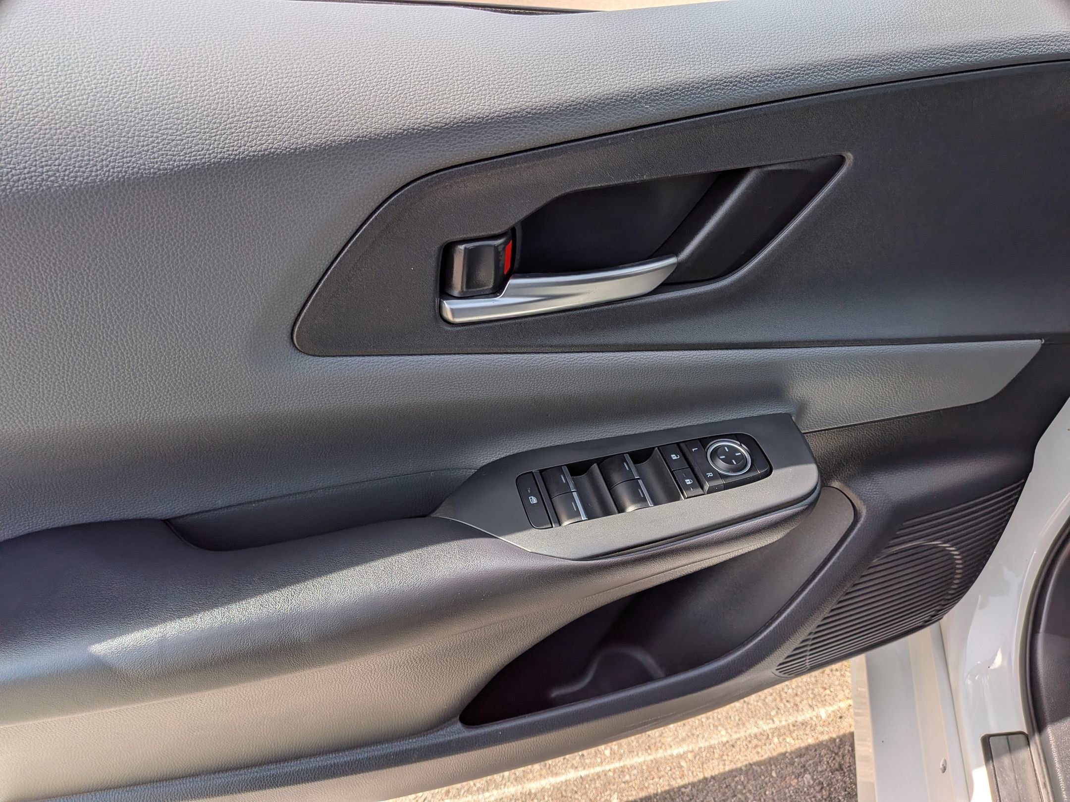 Used 2023 Toyota Prius XLE image 8