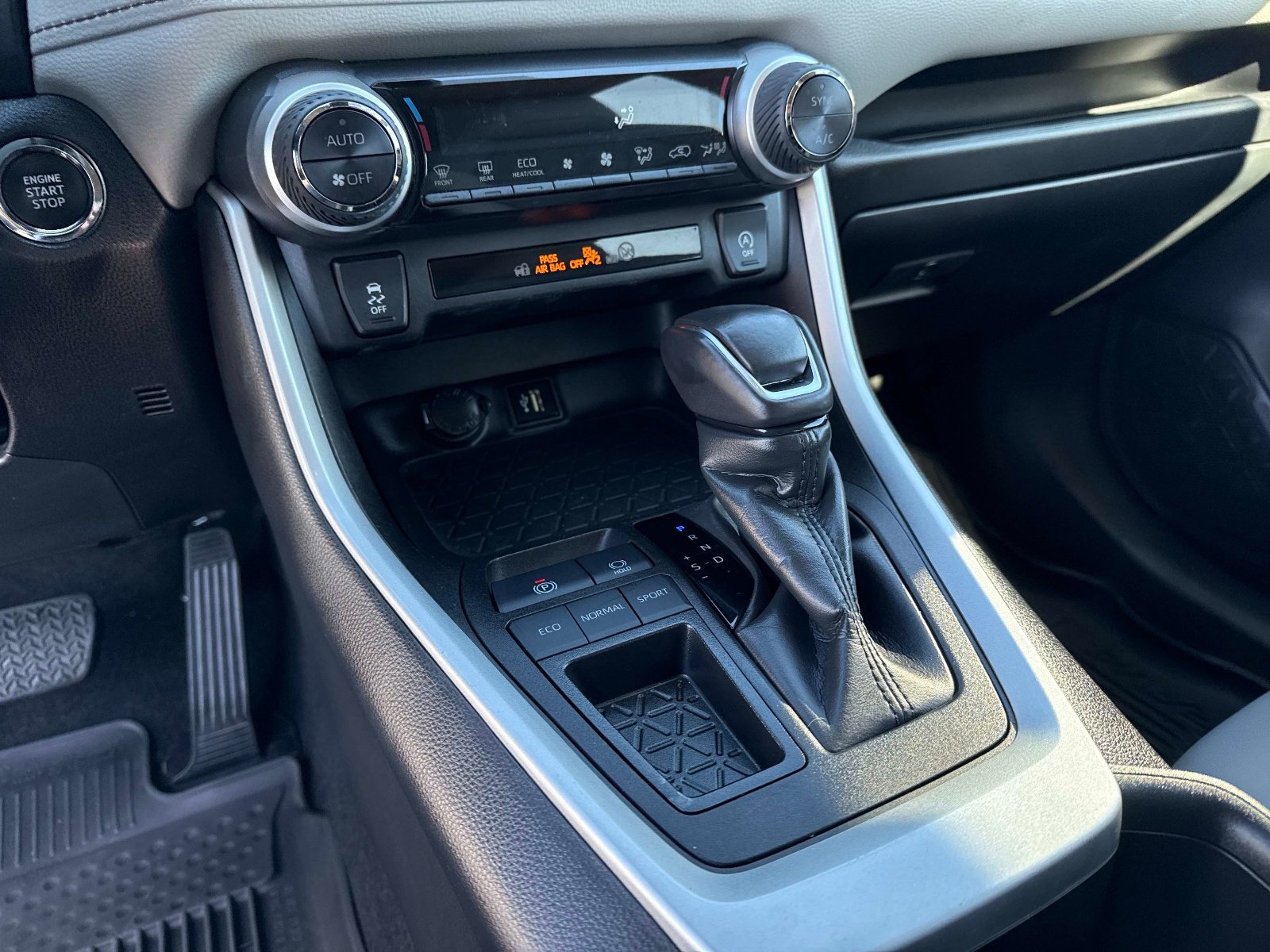 Used 2024 Toyota RAV4 XLE Premium image 26