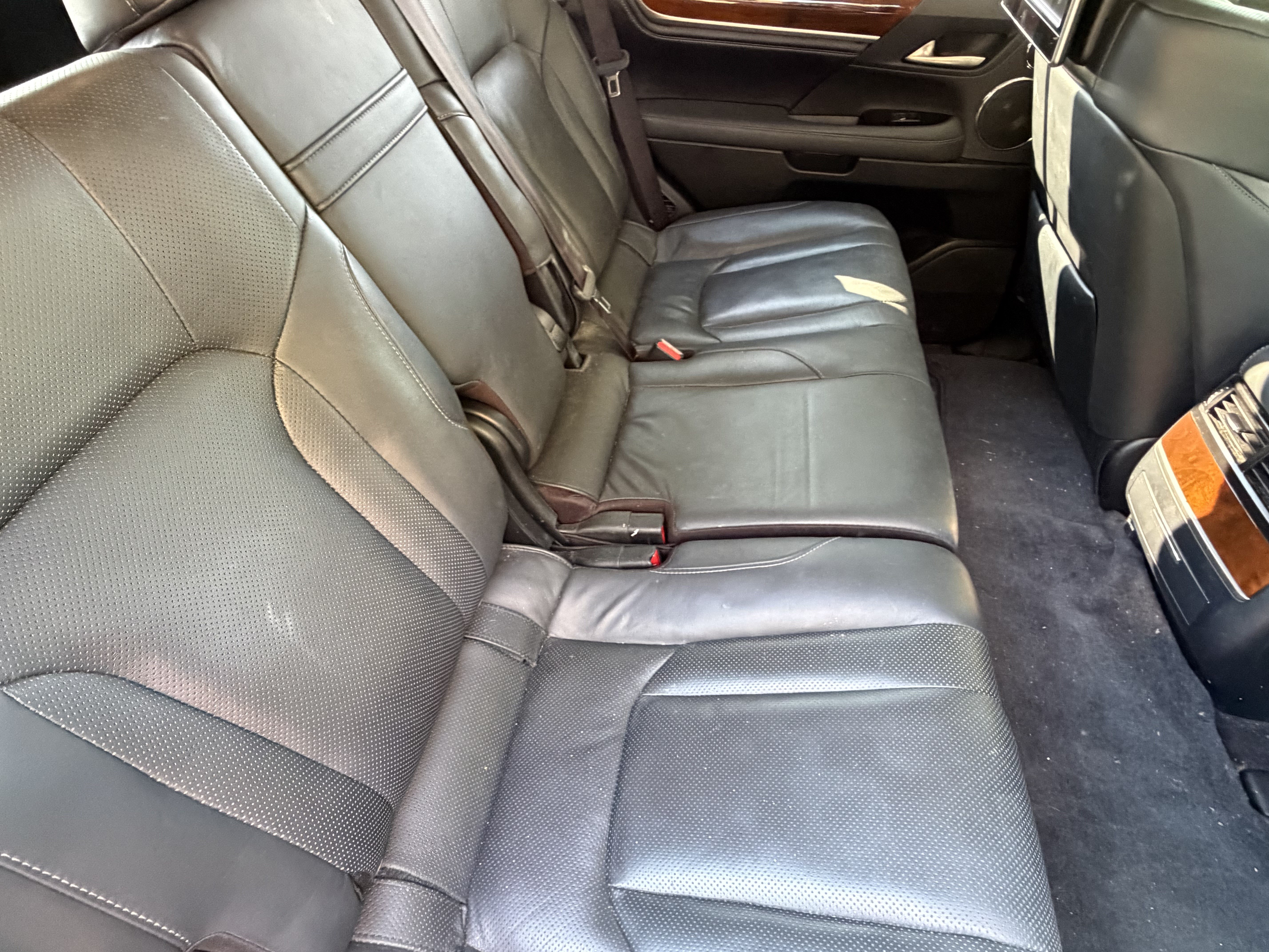 Used 2020 Lexus LX 570 4WD w/ Luxury Package image 41