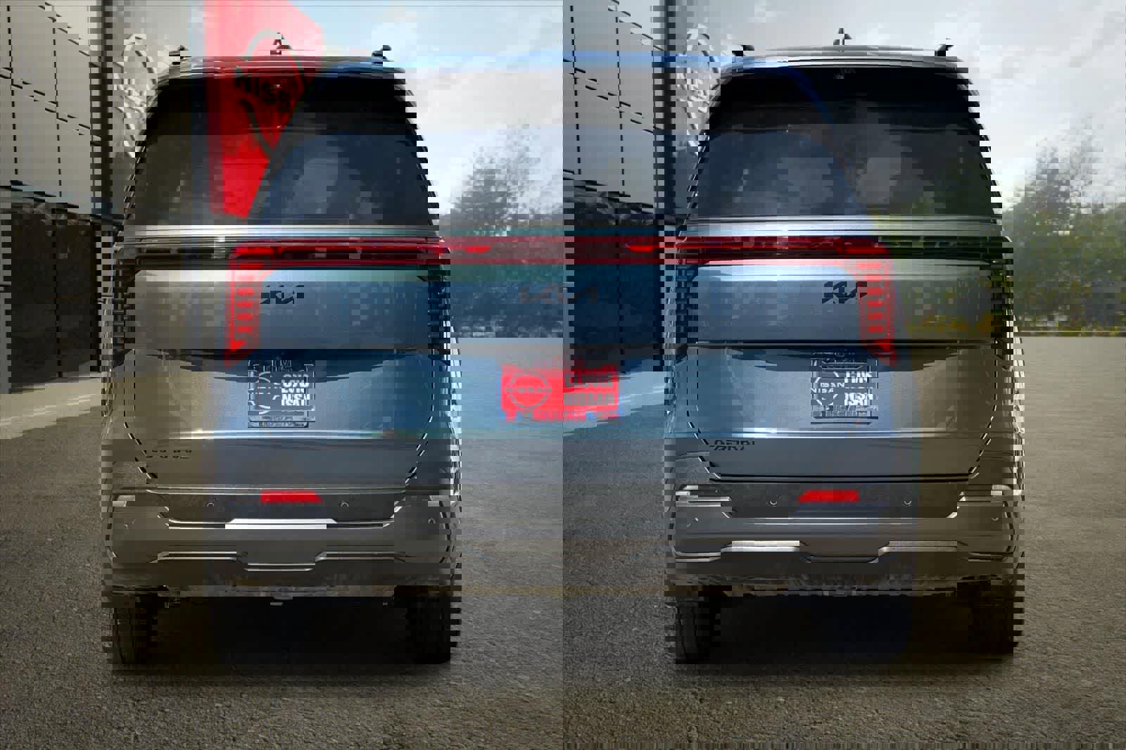 Used 2025 Kia Carnival SX Prestige image 8