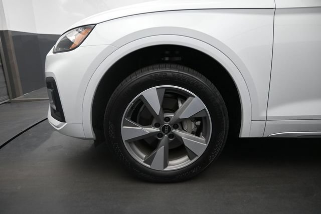 Used 2025 Audi Q5 2.0T Premium Plus w/ Premium Plus Package AWD/4WD image 9