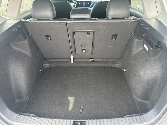 Used 2024 Volkswagen Taos SE image 28