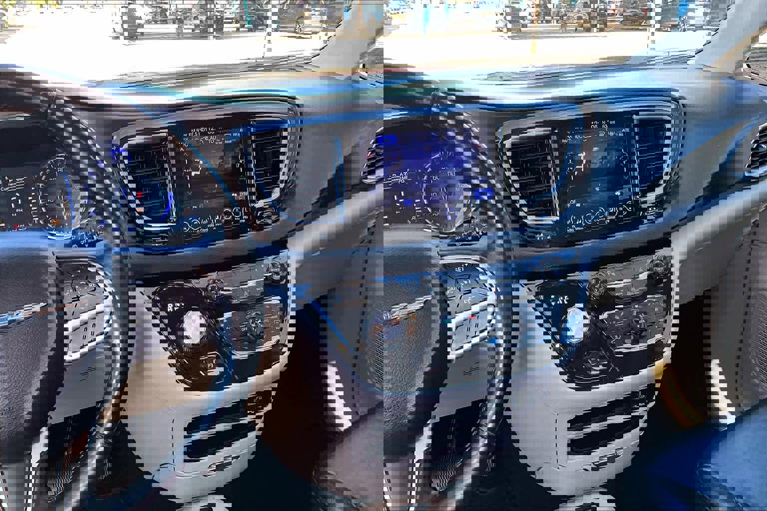 Used 2017 Chrysler Pacifica Touring-L image 6