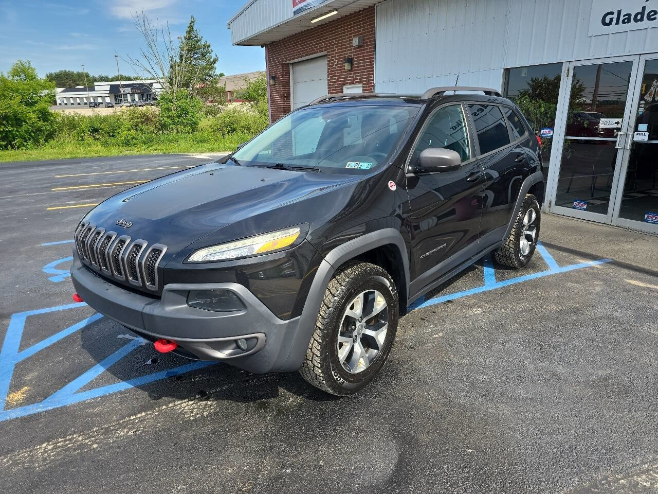 Used 2016 Jeep Cherokee Trailhawk w/ Cold Weather Group AWD/4WD image 3