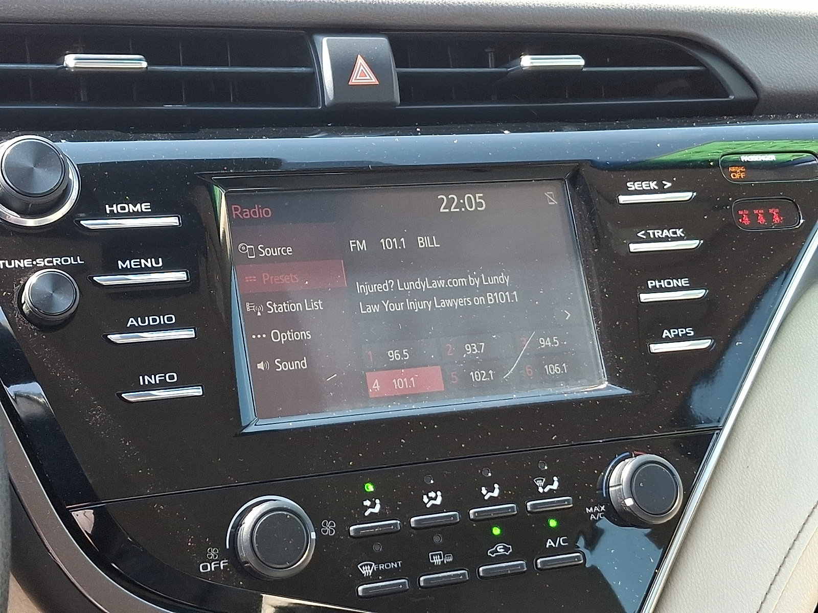 Used 2018 Toyota Camry LE w/ Convenience Package FWD image 17