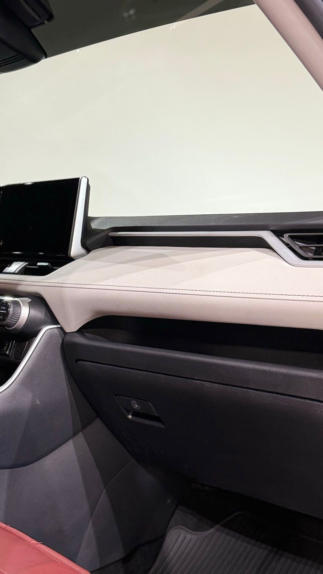 Used 2025 Toyota RAV4 XLE w/ Convenience Package image 54