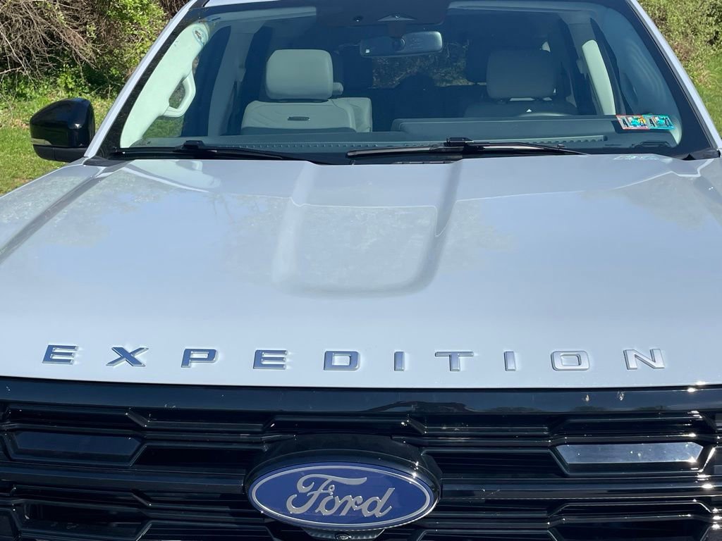 Used 2025 Ford Expedition Platinum w/ Platinum Ultimate Package AWD/4WD image 9