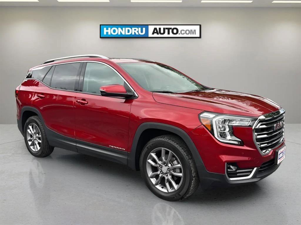 Used 2023 GMC Terrain SLT w/ Infotainment Package II image 2