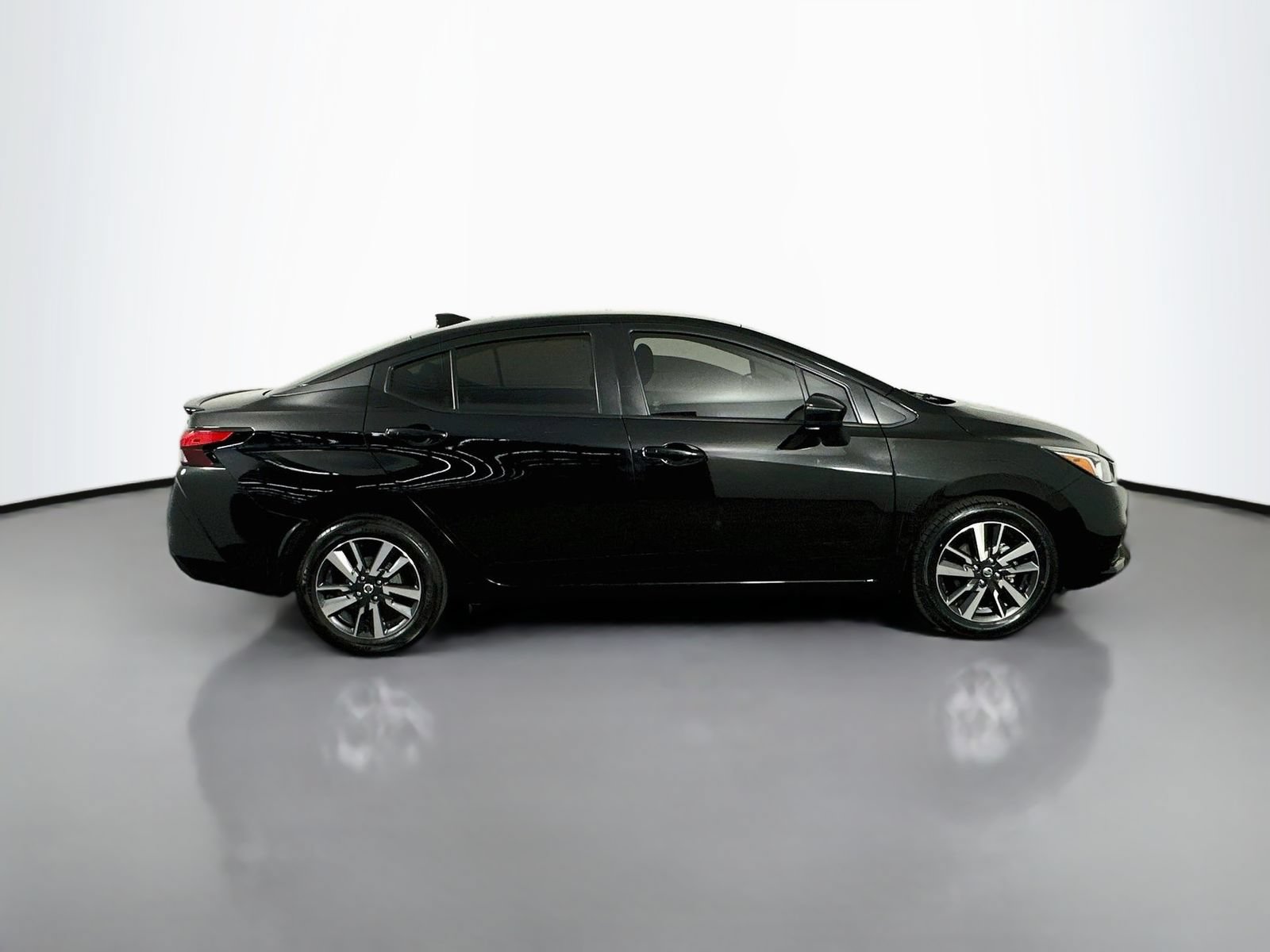 Used 2021 Nissan Versa SV FWD image 8