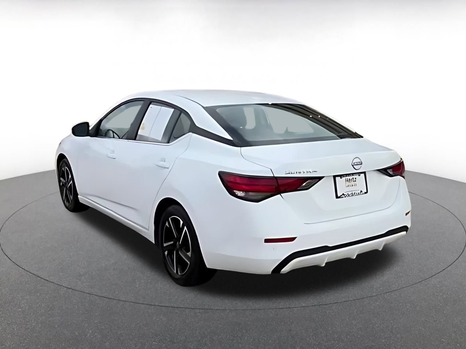 Used 2025 Nissan Sentra SV image 16