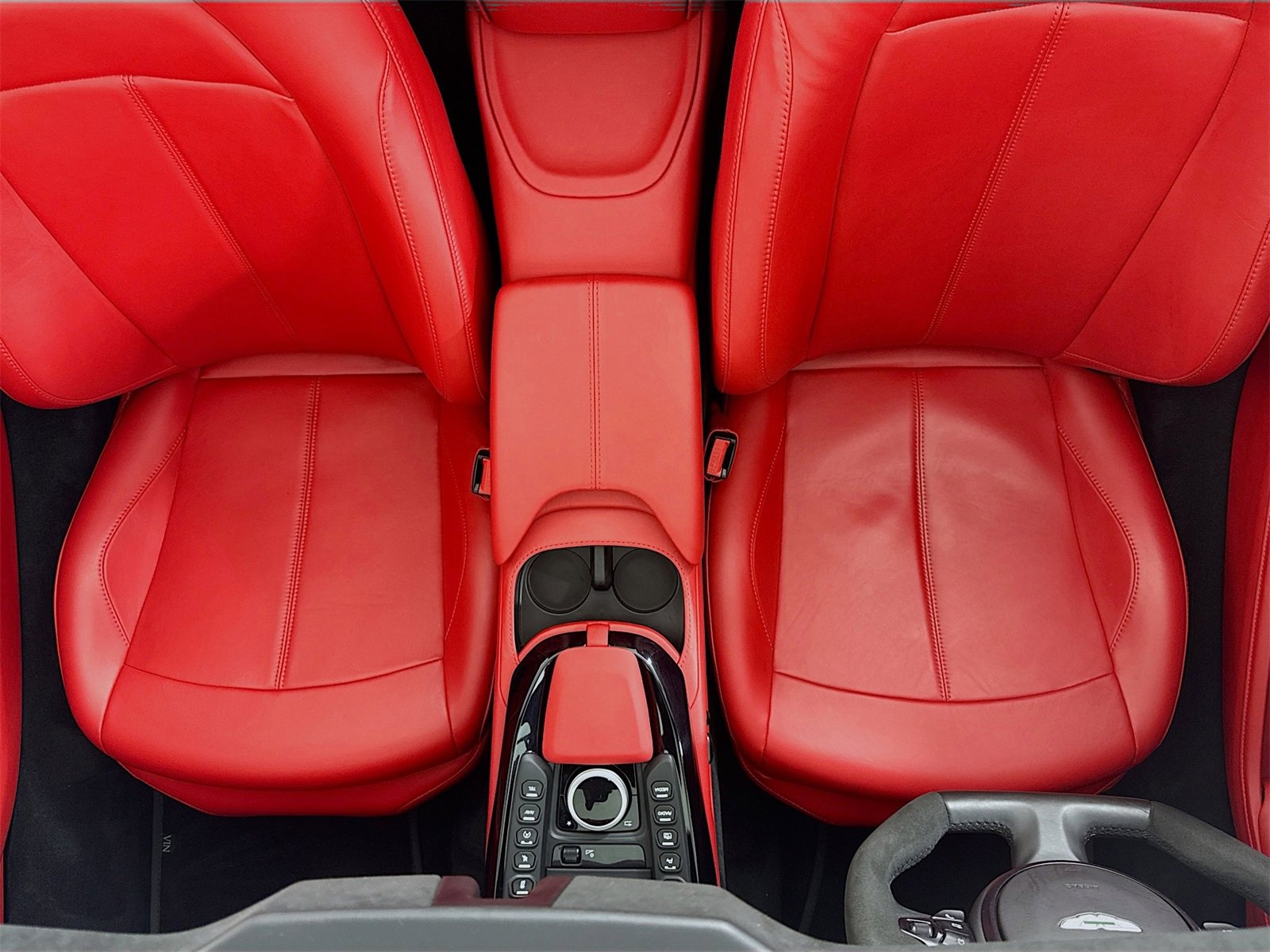 Used 2022 Aston Martin V8 Vantage Roadster image 22