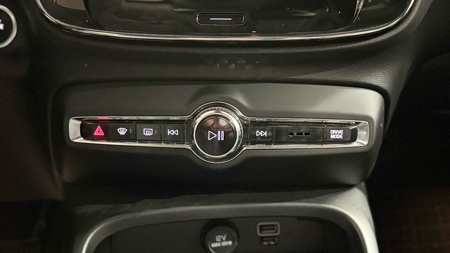 Used 2020 Volvo XC40 T5 Momentum image 63