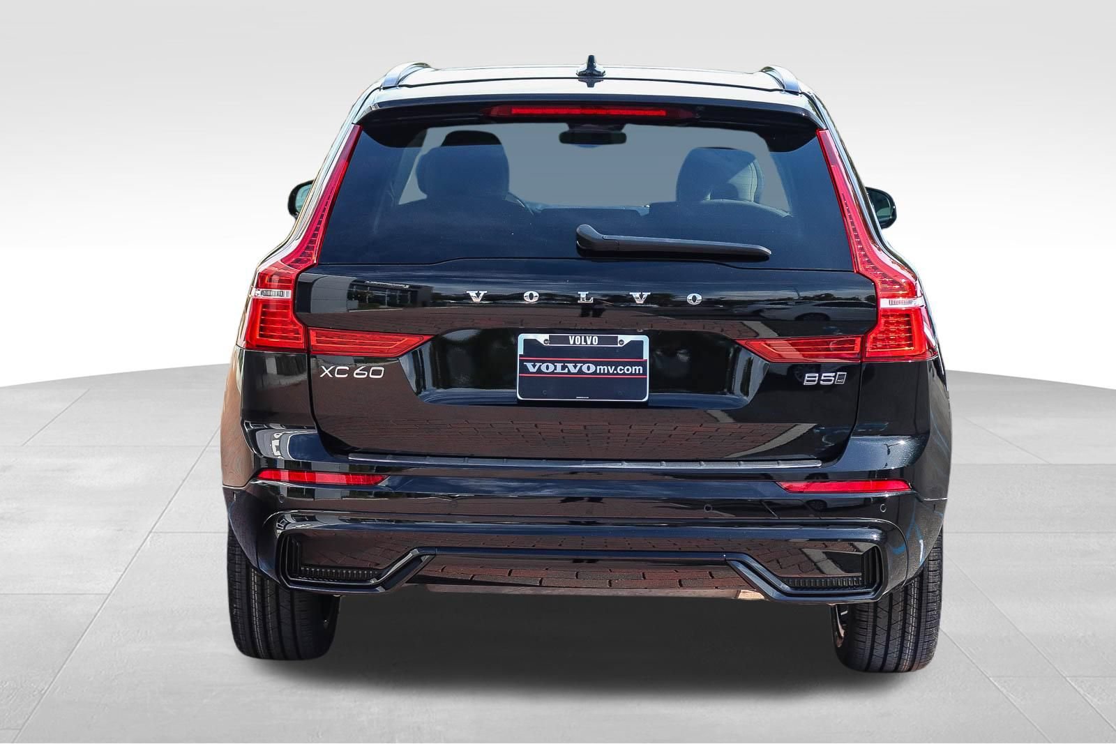 Used 2024 Volvo XC60 B5 Plus w/ Protection Package Premier AWD/4WD image 7