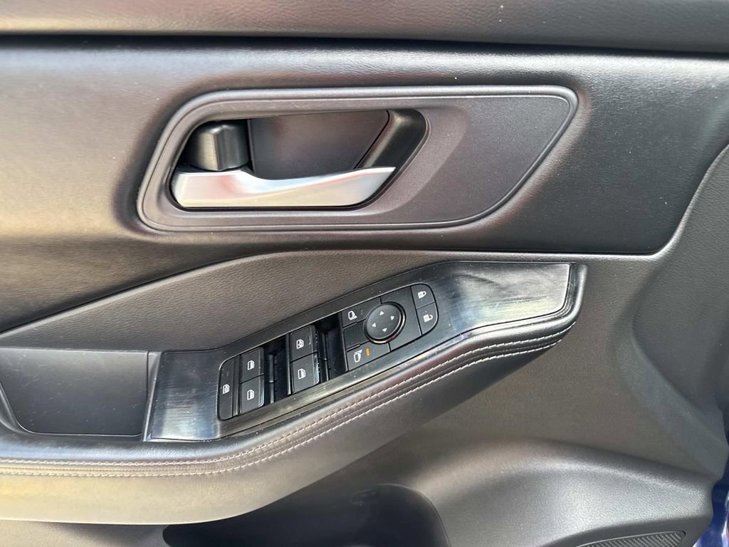 Used 2024 Nissan Rogue SV image 21