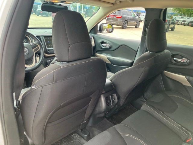 Certified 2017 Jeep Cherokee Latitude w/ Comfort & Sound Group FWD image 22