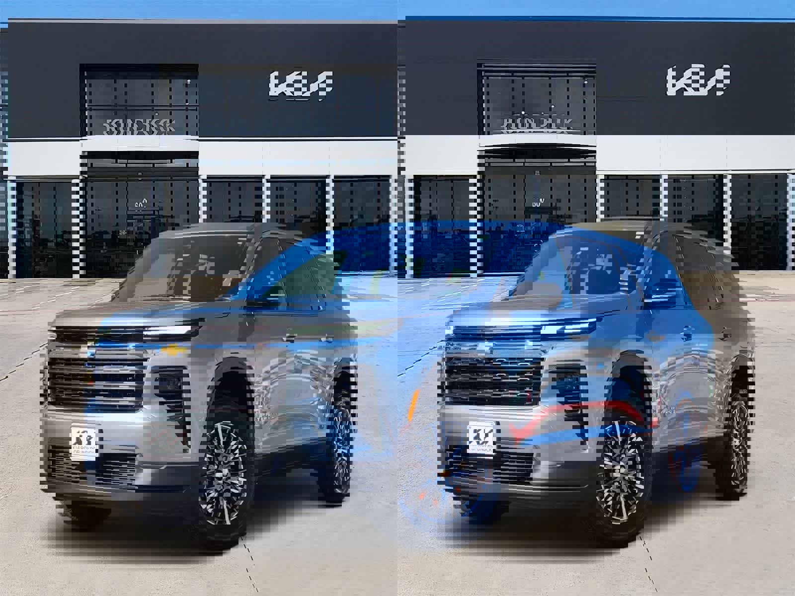 Used 2024 Chevrolet Traverse LS image 1