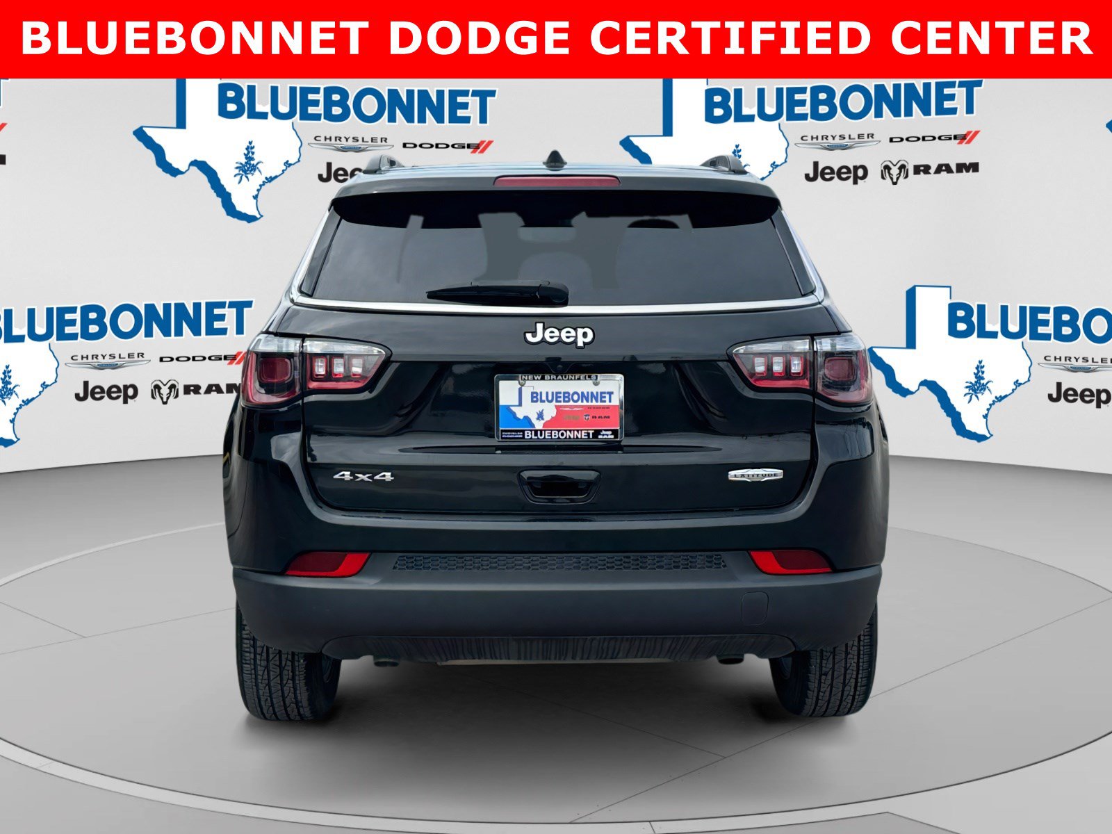 Used 2025 Jeep Compass Latitude w/ Sun & Sound Group AWD/4WD image 6
