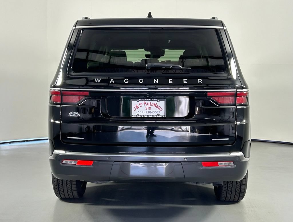 Used 2022 Jeep Wagoneer Series III AWD/4WD image 6