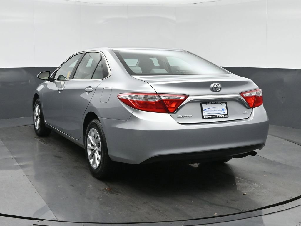 Used 2017 Toyota Camry LE image 5