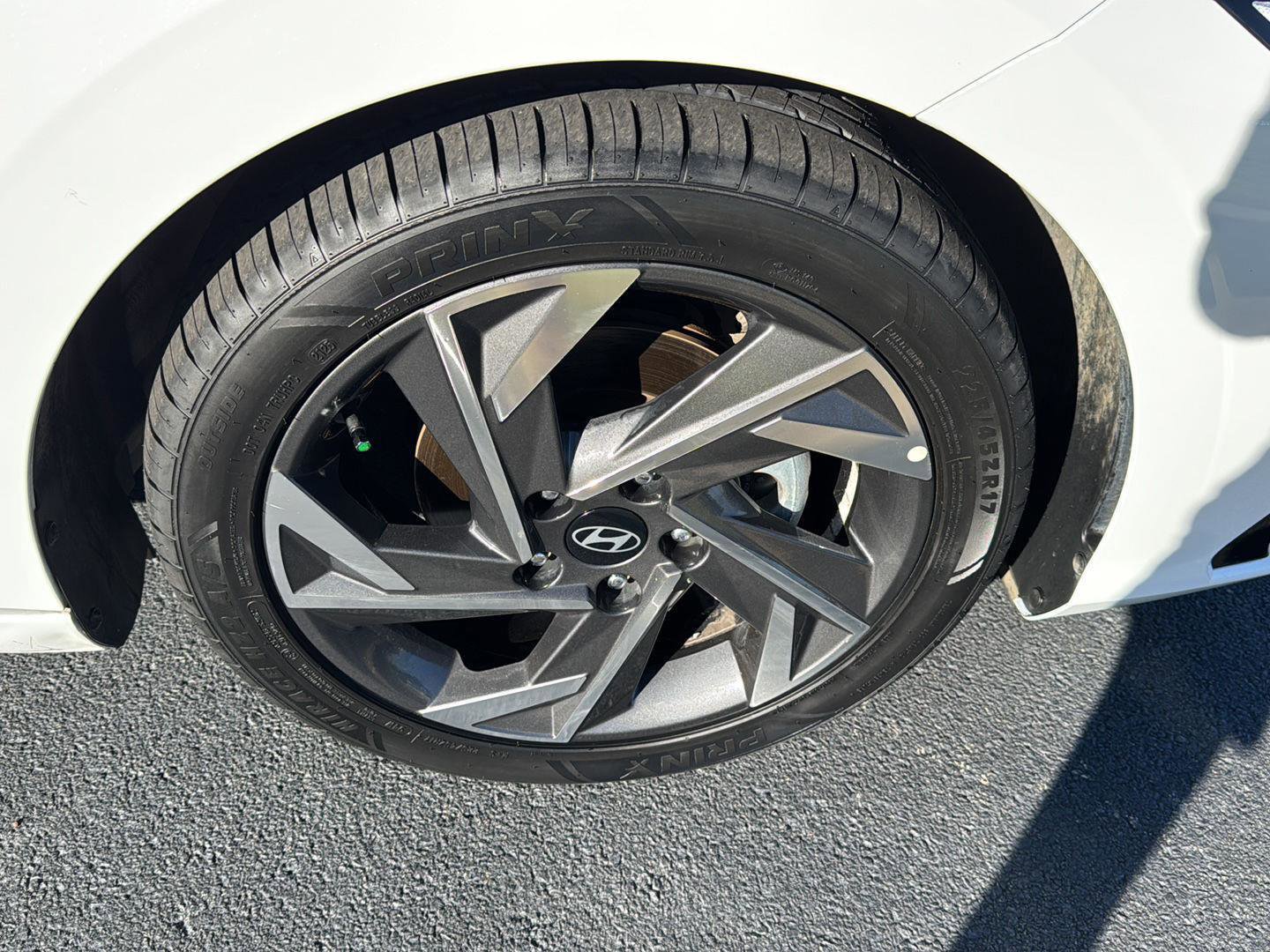 Used 2024 Hyundai Elantra Limited image 38