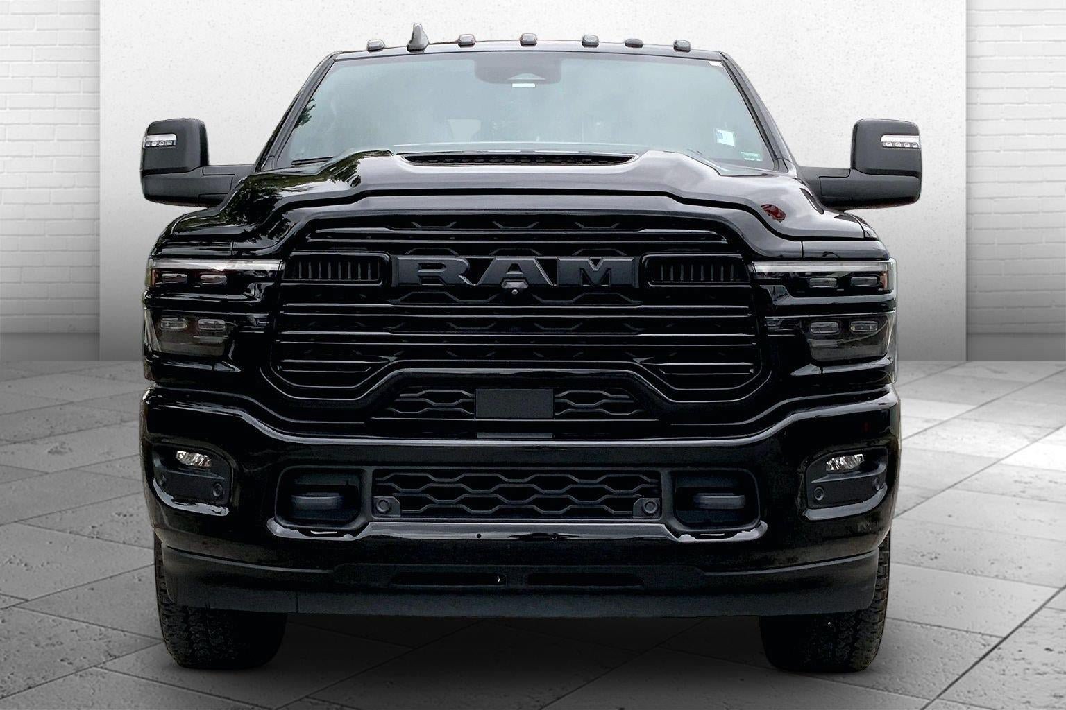 Used 2025 RAM 2500 Laramie AWD/4WD image 2