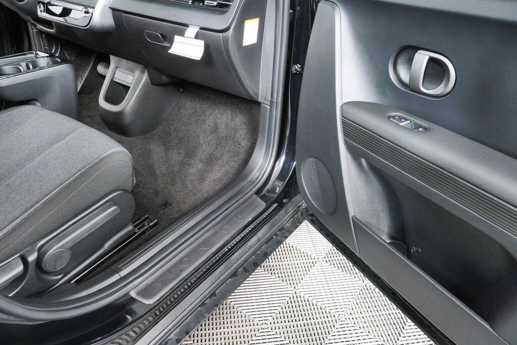 New 2026 Hyundai Ioniq 5 SE RWD image 12