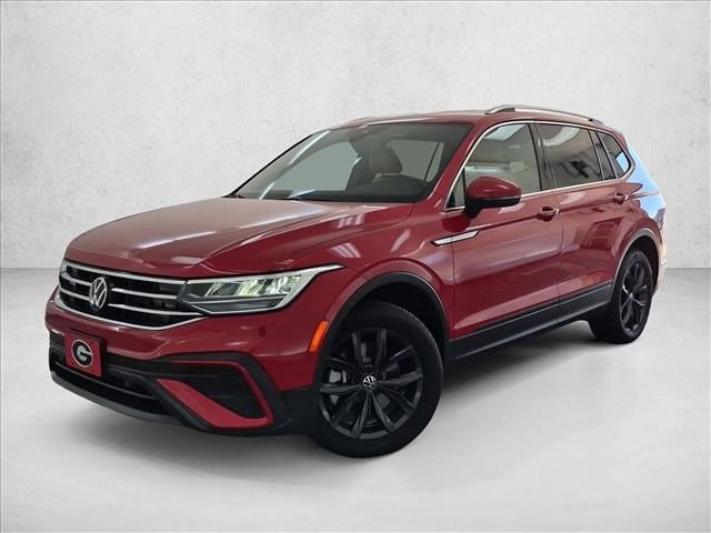Used 2024 Volkswagen Tiguan SE FWD image 1