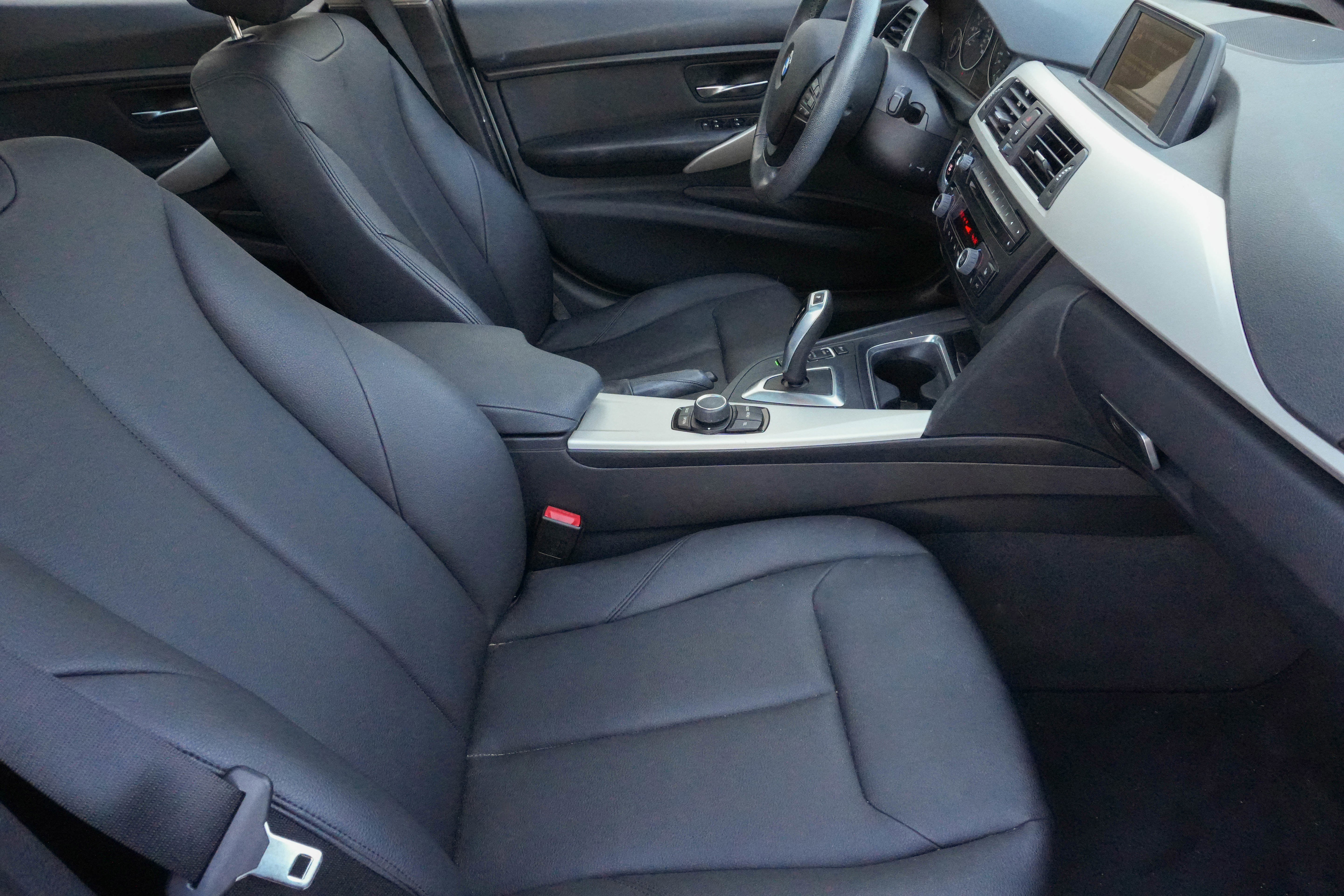 Used 2014 BMW 320i Sedan image 13