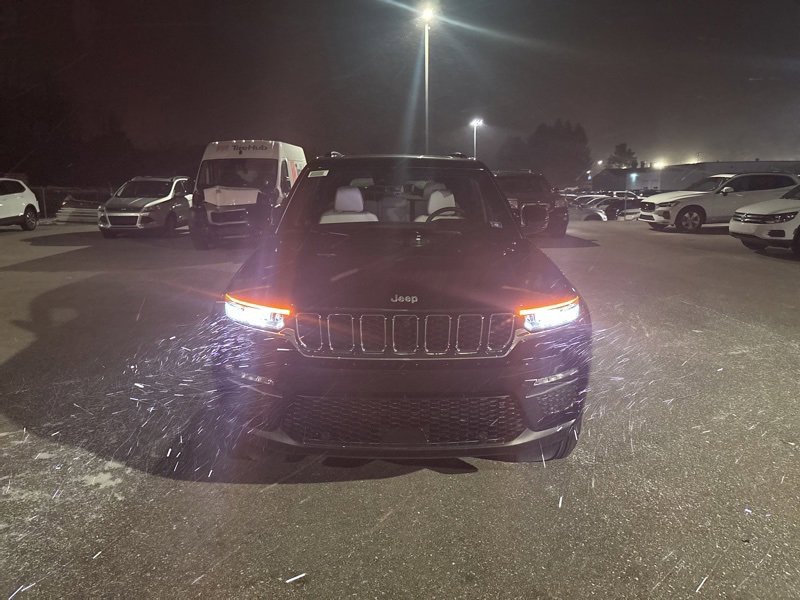New 2025 Jeep Grand Cherokee Limited w/ Luxury Tech Group II image 8