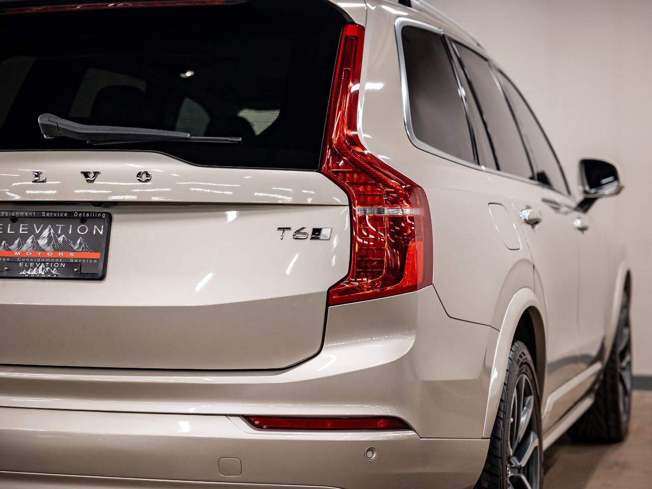 Used 2017 Volvo XC90 T6 Momentum w/ Momentum Plus Package AWD/4WD image 35