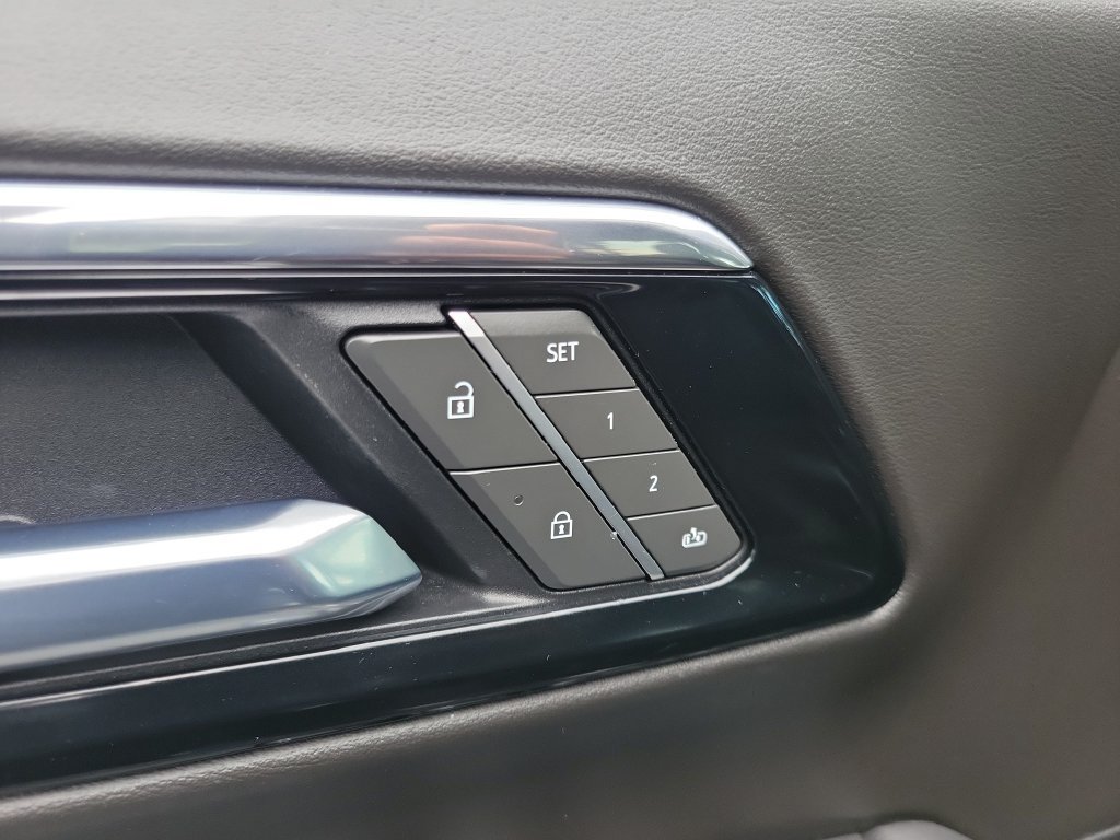 Used 2025 Chevrolet Tahoe LT RWD image 14