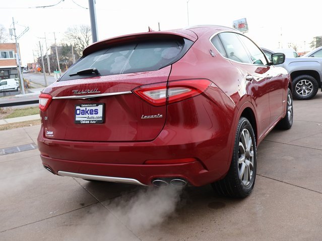 Used 2020 Maserati Levante GranLusso image 7