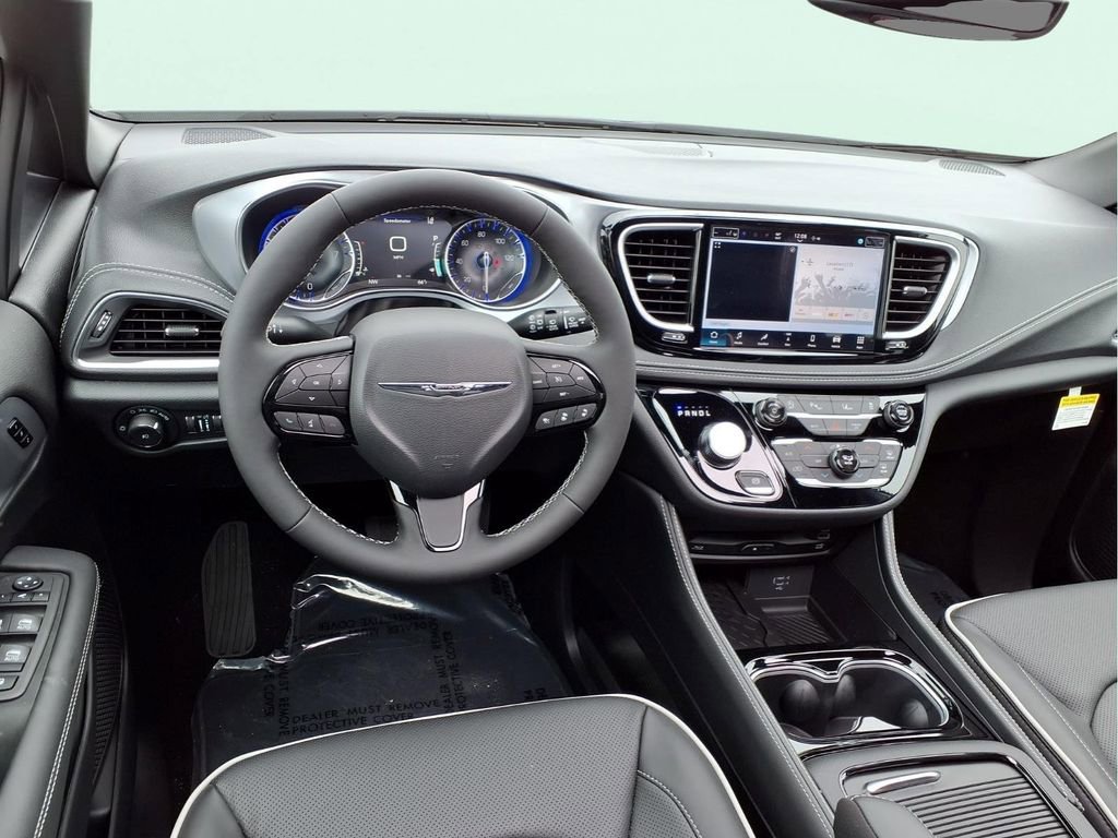 New 2026 Chrysler Pacifica Limited w/ Uconnect Theater Family Group AWD/4WD image 3
