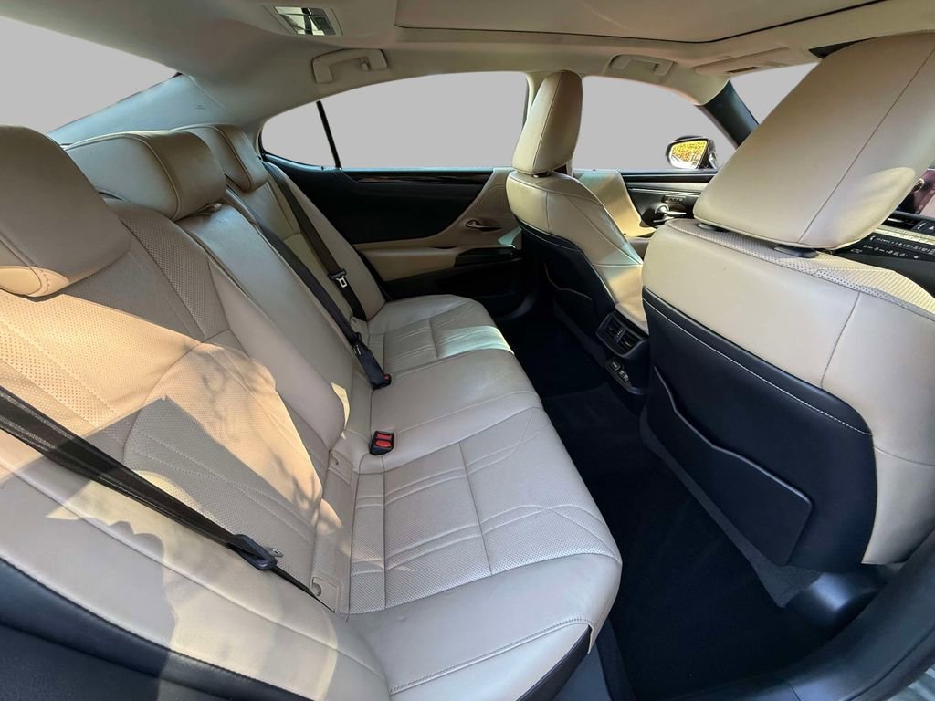 Used 2019 Lexus ES 350 350 Luxury w/ Accessory Package image 16