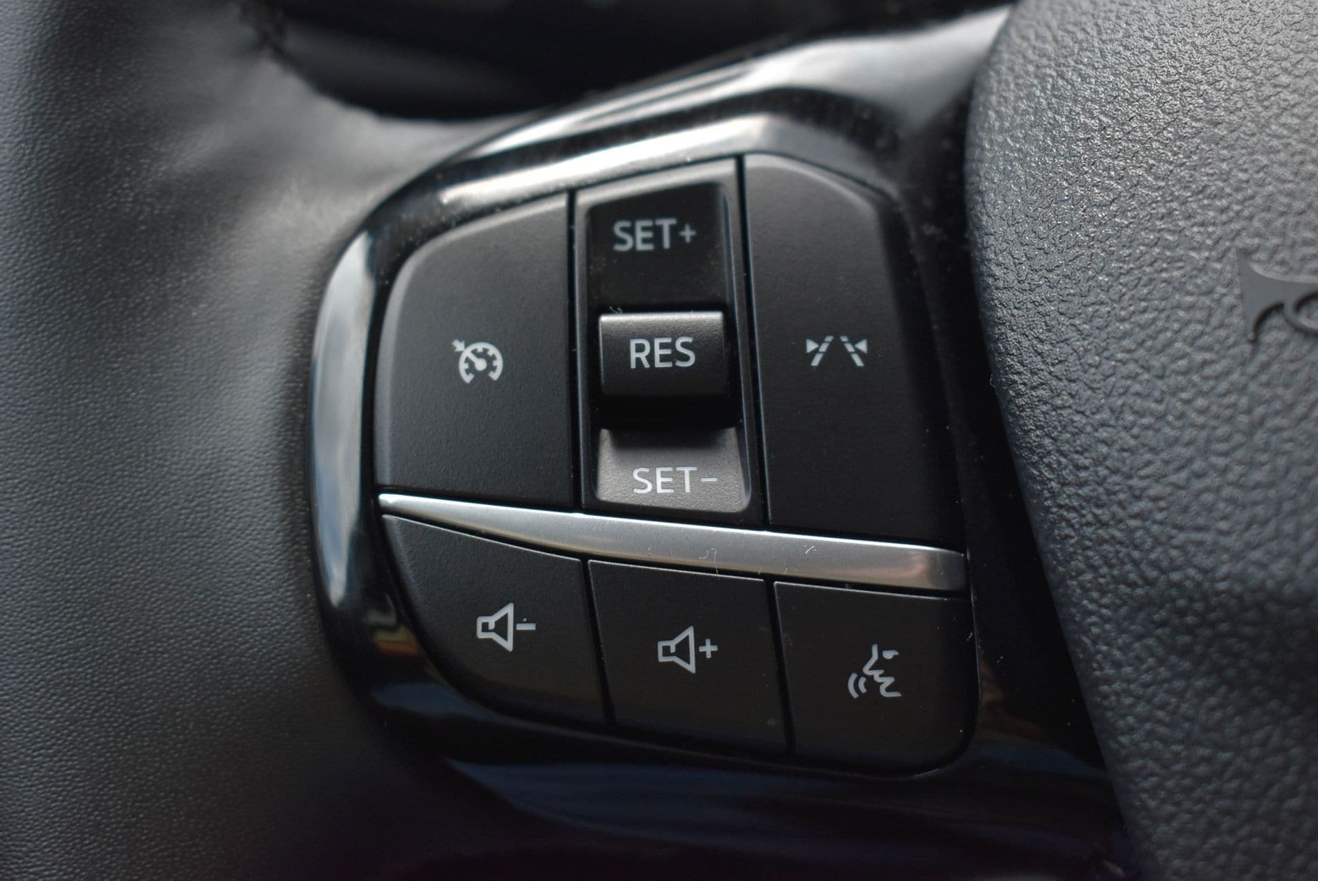 Used 2025 Ford Escape Active AWD/4WD image 19