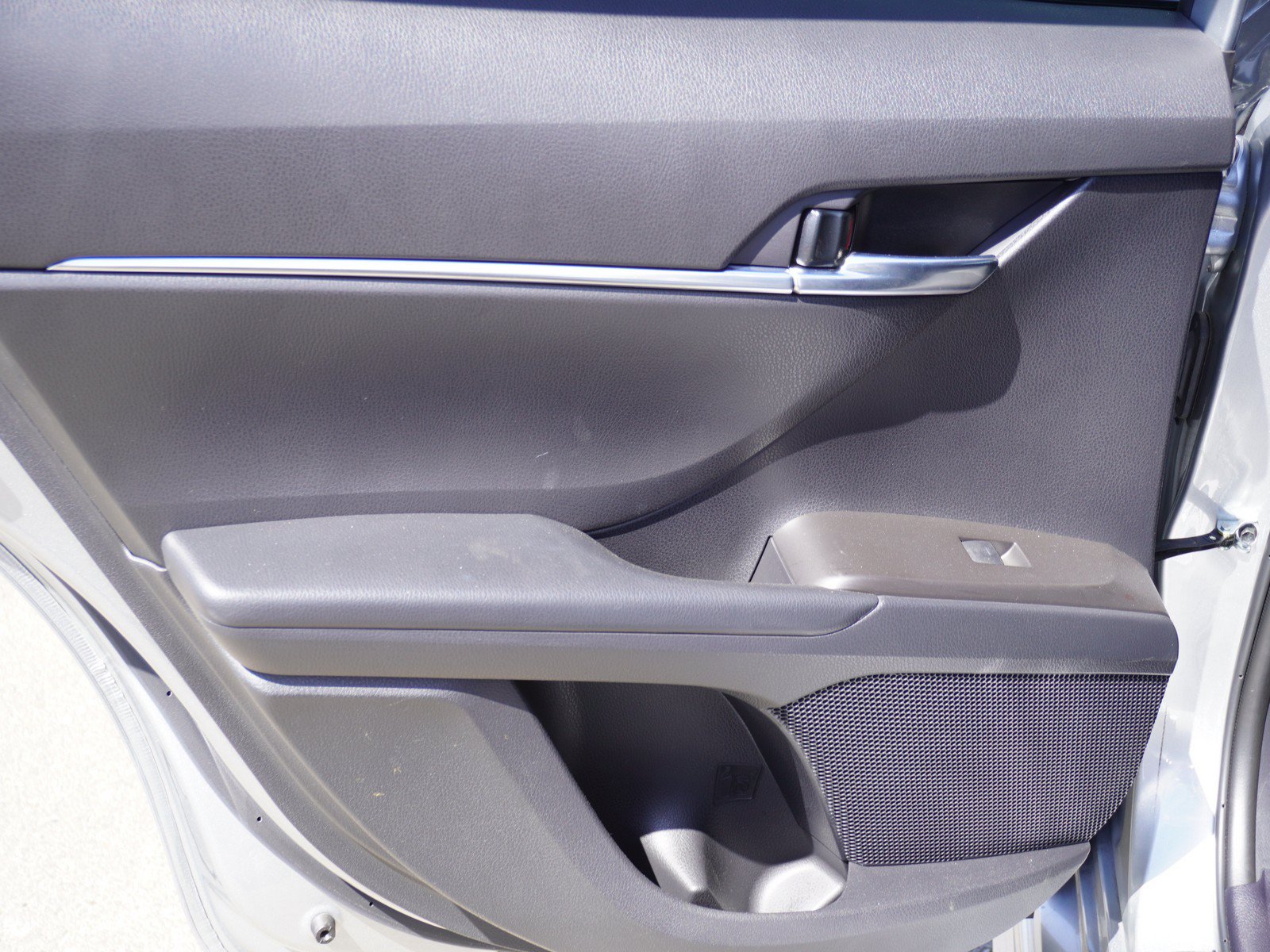 Used 2024 Toyota Camry SE FWD image 11
