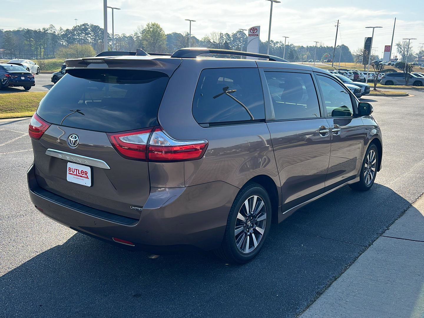 Used 2018 Toyota Sienna Limited Premium image 6