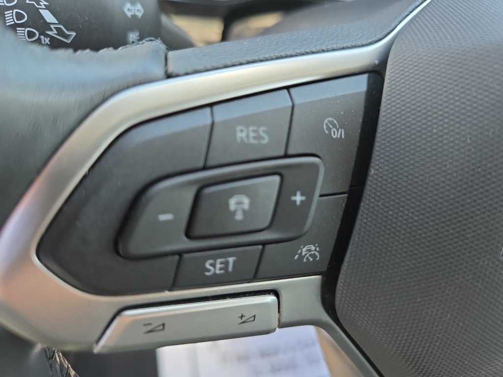 Used 2024 Volkswagen Jetta SE w/ Panoramic Sunroof Package FWD image 21