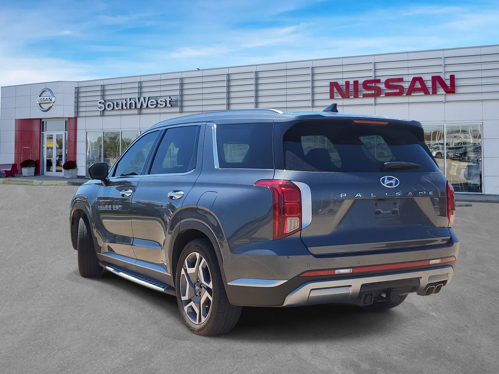 Used 2025 Hyundai Palisade SEL FWD image 7
