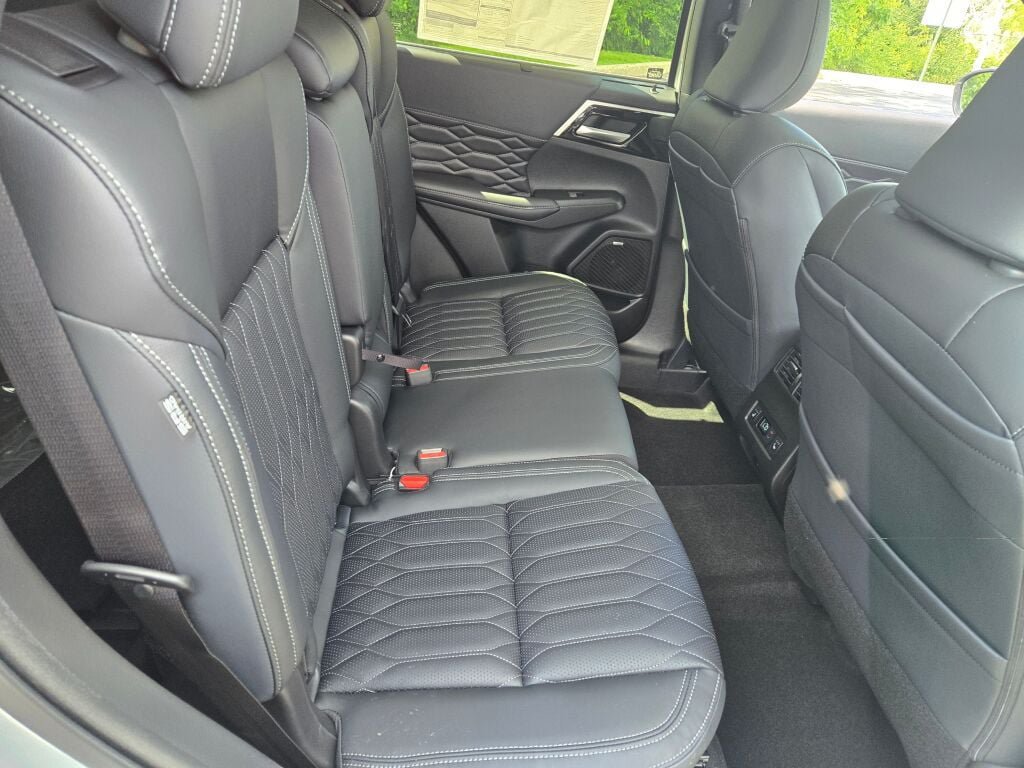 New 2026 Mitsubishi Outlander SEL AWD/4WD image 8