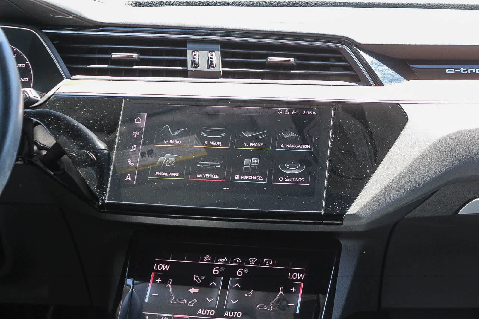 Used 2019 Audi e-tron Prestige w/ Prestige Package AWD/4WD image 18