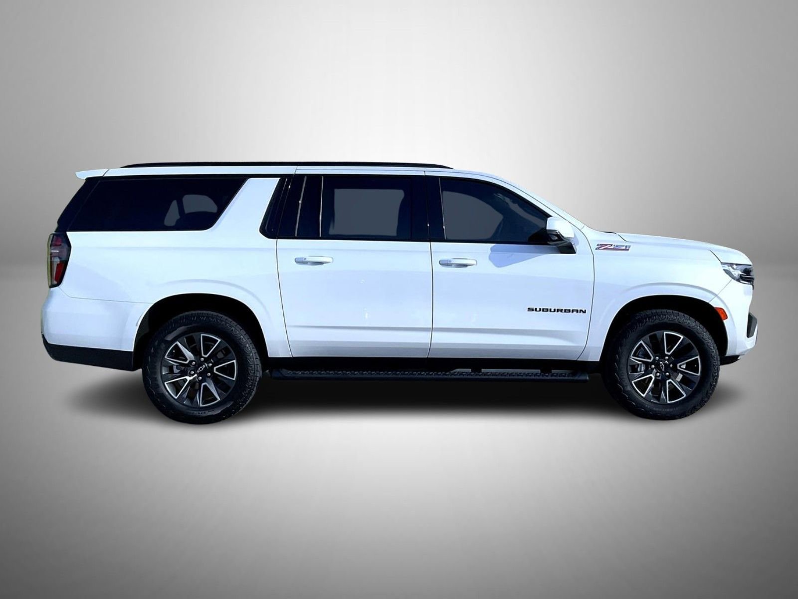 Used 2023 Chevrolet Suburban Z71 w/ Luxury Package AWD/4WD image 4